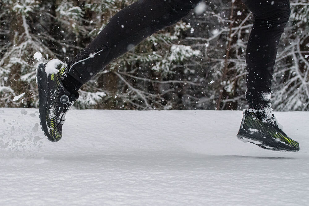 Лучшие кроссовки для бега зимой в 2023 году